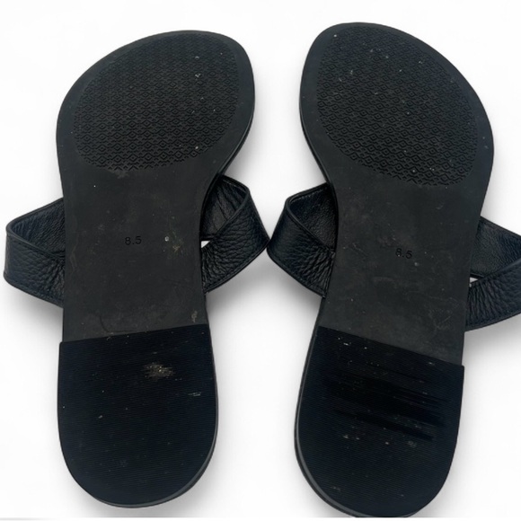 TORY BURCH Jolie Flat Thong Sandals Black/Gold 8.5M Tumbled Leather Excellent - Picture 6 of 8
